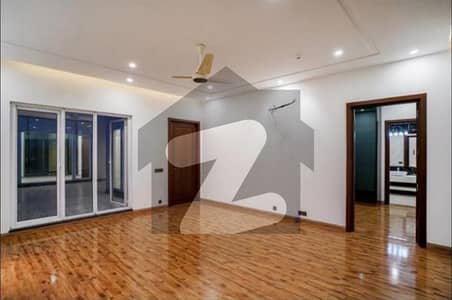 ڈی ایچ اے فیز 4 - بلاک ڈبل ایچ فیز 4,ڈیفنس (ڈی ایچ اے),لاہور میں 3 کمروں کا 1 کنال بالائی پورشن 90.0 ہزار میں کرایہ پر دستیاب ہے۔