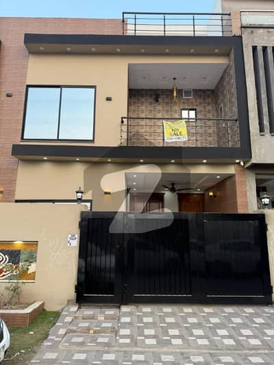 5 MARLA LUXURY HOUSE FOR SALE AT THE PRIME LOCATION OF PARK VIEW CITY LAHORE