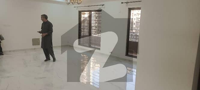 عسکری ٹاور 4 ڈی ایچ اے ڈیفینس فیز 5,ڈی ایچ اے ڈیفینس,اسلام آباد میں 3 کمروں کا 12 مرلہ فلیٹ 92.0 ہزار میں کرایہ پر دستیاب ہے۔