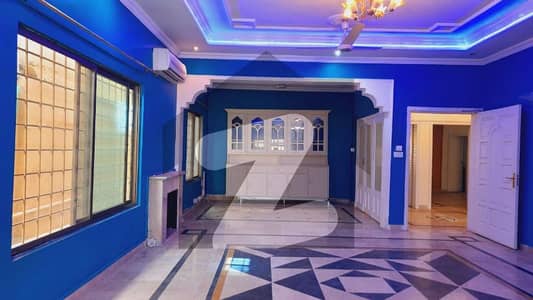 ایف ۔ 8 اسلام آباد میں 5 کمروں کا 1 کنال مکان 25.75 کروڑ میں برائے فروخت۔