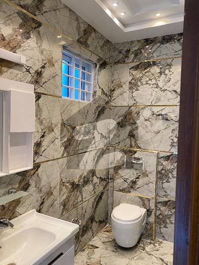 پی ڈبلیو ڈی ہاؤسنگ سکیم اسلام آباد میں 2 کمروں کا 10 مرلہ بالائی پورشن 60.0 ہزار میں کرایہ پر دستیاب ہے۔