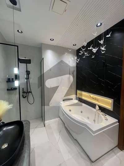 ڈی ایچ اے فیز9 پریزم ڈی ایچ اے ڈیفینس,لاہور میں 5 کمروں کا 1 کنال مکان 7.0 کروڑ میں برائے فروخت۔