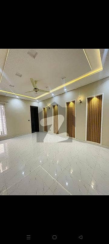 نیسپاک سکیم فیز 2 نیسپاک ہاؤسنگ سکیم,مین کینال بینک روڈ,لاہور میں 4 کمروں کا 1 کنال مکان 5.5 کروڑ میں برائے فروخت۔