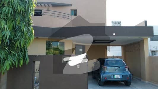 ڈی ایچ اے فیز 4 ڈیفنس (ڈی ایچ اے),لاہور میں 4 کمروں کا 10 مرلہ مکان 1.7 لاکھ میں کرایہ پر دستیاب ہے۔