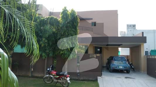 10 Marla House Available For Rent