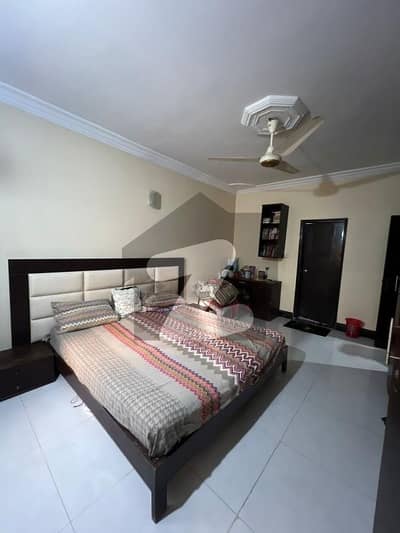 کلفٹن ۔ بلاک 2 کلفٹن,کراچی میں 3 کمروں کا 8 مرلہ فلیٹ 3.4 کروڑ میں برائے فروخت۔