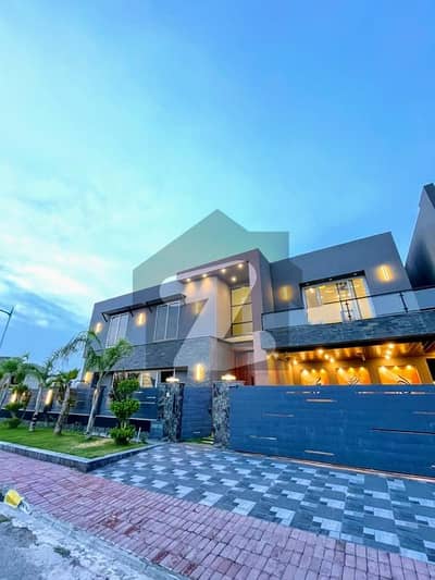 بحریہ ٹاؤن فیز 8 بحریہ ٹاؤن راولپنڈی,راولپنڈی میں 6 کمروں کا 1 کنال مکان 7.85 کروڑ میں برائے فروخت۔