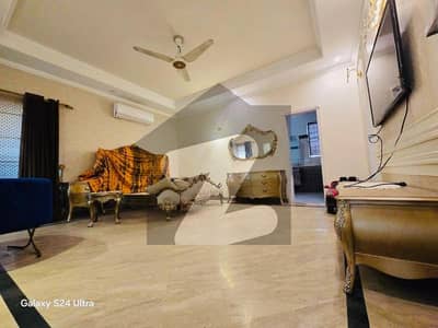 ڈی ایچ اے فیز 4 - بلاک ڈبل جی فیز 4,ڈیفنس (ڈی ایچ اے),لاہور میں 5 کمروں کا 1 کنال مکان 7.6 کروڑ میں برائے فروخت۔