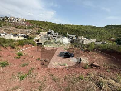 بنی گالہ اسلام آباد میں 4 کنال رہائشی پلاٹ 6.5 کروڑ میں برائے فروخت۔