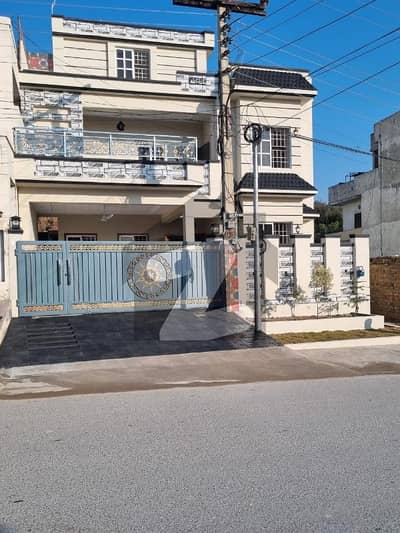 گلشن آباد راولپنڈی میں 7 کمروں کا 10 مرلہ مکان 3.7 کروڑ میں برائے فروخت۔