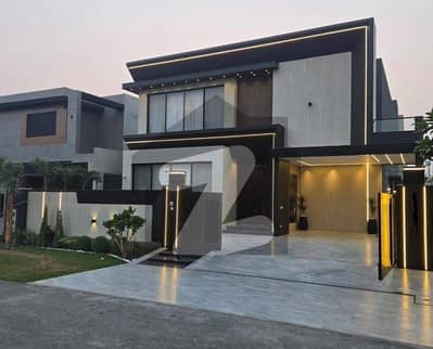 ڈی ایچ اے فیز 6 - بلاک بی فیز 6,ڈیفنس (ڈی ایچ اے),لاہور میں 5 کمروں کا 1 کنال مکان 4.15 لاکھ میں کرایہ پر دستیاب ہے۔