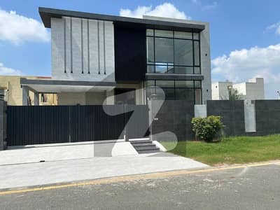 20 MARLA ELEGANT AND FULLY MAINTAINED SUPER HOT LOCATED BUNGALOW IS AVAILABLE IN THE BEST BLOCK OF DHA LAHORE. GOOD LOCATION HOUSE