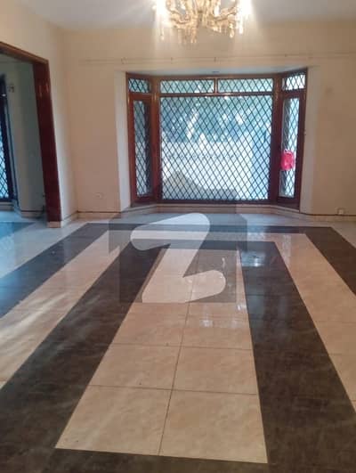 Prime Location Near Zamzama Park Luxury 600 Yard Bungalow For Sale