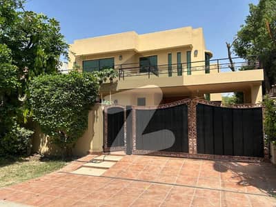 ڈی ایچ اے فیز 1 - بلاک جے فیز 1,ڈیفنس (ڈی ایچ اے),لاہور میں 5 کمروں کا 1 کنال مکان 2.7 لاکھ میں کرایہ پر دستیاب ہے۔