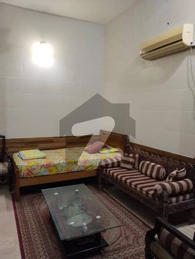 ماڈل ٹاؤن ایکسٹینشن ماڈل ٹاؤن,لاہور میں 2 کمروں کا 1 کنال بالائی پورشن 65.0 ہزار میں کرایہ پر دستیاب ہے۔