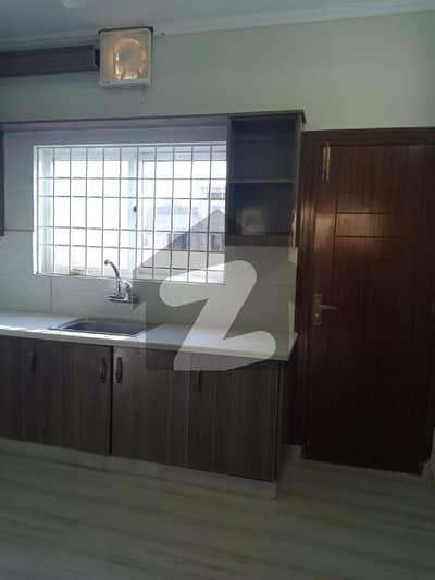 بحریہ ٹاؤن فیز 8 بحریہ ٹاؤن راولپنڈی,راولپنڈی میں 3 کمروں کا 5 مرلہ مکان 1.65 کروڑ میں برائے فروخت۔