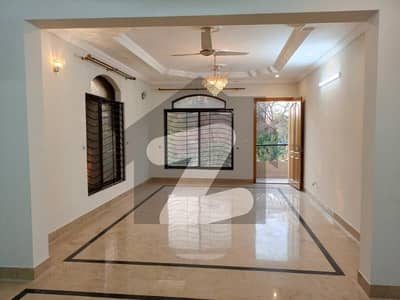 F11 beautiful upper portion for rent 3Bedroom with attached bathroom drawing dining