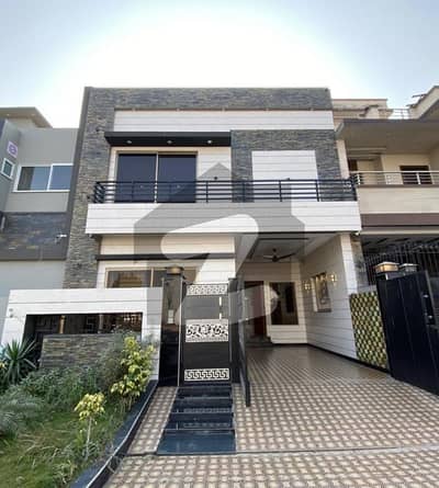 سٹی ہاؤسنگ سوسائٹی گوجرانوالہ میں 4 کمروں کا 5 مرلہ مکان 2.45 کروڑ میں برائے فروخت۔