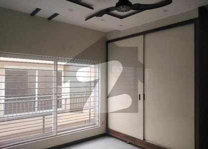 بحریہ ٹاؤن فیز 8 ۔ ابو بکر بلاک بحریہ ٹاؤن فیز 8 ۔ سفاری ویلی,بحریہ ٹاؤن فیز 8,بحریہ ٹاؤن راولپنڈی,راولپنڈی میں 7 مرلہ مکان 2.4 کروڑ میں برائے فروخت۔