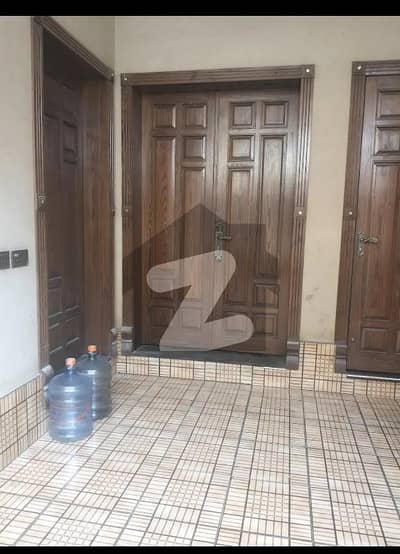 جوہر ٹاؤن فیز 2 - بلاک کیو جوہر ٹاؤن فیز 2,جوہر ٹاؤن,لاہور میں 1 کمرے کا 5 مرلہ زیریں پورشن 75.0 ہزار میں کرایہ پر دستیاب ہے۔