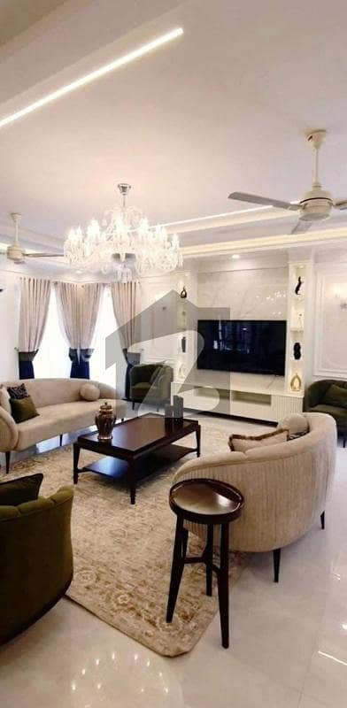 ڈی ایچ اے فیز 6 - بلاک این فیز 6,ڈیفنس (ڈی ایچ اے),لاہور میں 5 کمروں کا 1 کنال مکان 5.6 لاکھ میں کرایہ پر دستیاب ہے۔