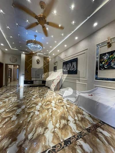 10 MARLA TOP LOCATION HOUSE AVAILABLE FOR SALE IN LDA AVENUE - BLOCK J