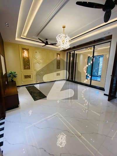 10 MARLA DOUBLE UNIT HOUSE AVAILBLE HOUSE AVAILABLE FOR SALE IN LDA AVENUE BLOCK M