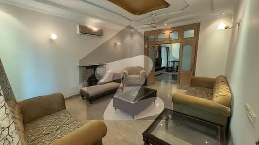 ڈی ایچ اے فیز 4 - بلاک ڈبل ای فیز 4,ڈیفنس (ڈی ایچ اے),لاہور میں 5 کمروں کا 1 کنال مکان 7.5 کروڑ میں برائے فروخت۔