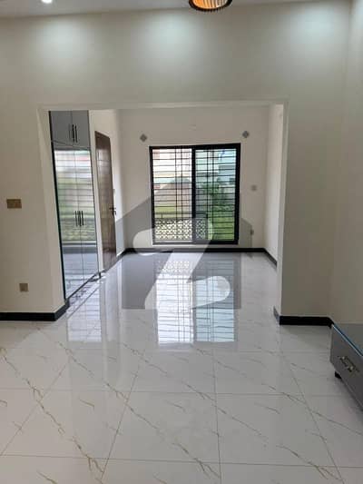 نیشنل پولیس فاؤنڈیشن او ۔ 9 اسلام آباد میں 4 کمروں کا 5 مرلہ مکان 2.5 کروڑ میں برائے فروخت۔