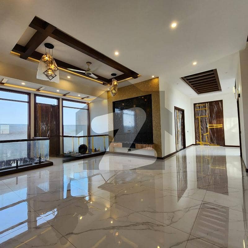 Exclusive 300yrds branded house Exclusive 300yrds branded house