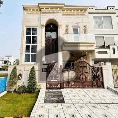 سٹی ہاؤسنگ فیز 1 - بلاک ڈی ڈی سٹی ہاؤسنگ ۔ فیز 1,سٹی ہاؤسنگ سوسائٹی,گوجرانوالہ میں 4 کمروں کا 5 مرلہ مکان 2.35 کروڑ میں برائے فروخت۔