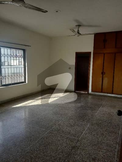 ایف ۔ 10/1 ایف ۔ 10,اسلام آباد میں 2 کمروں کا 1 کنال بالائی پورشن 1.0 لاکھ میں کرایہ پر دستیاب ہے۔