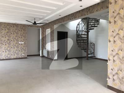 ای ۔ 11 اسلام آباد میں 7 کمروں کا 16 مرلہ مکان 3.9 لاکھ میں کرایہ پر دستیاب ہے۔