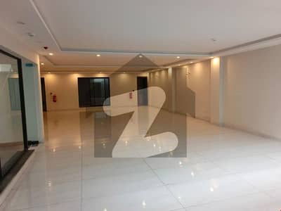 ڈی ایچ اے فیز 8 - کمرشل براڈوے ڈی ایچ اے فیز 8,ڈیفنس (ڈی ایچ اے),لاہور میں 4 مرلہ دفتر 70.0 ہزار میں کرایہ پر دستیاب ہے۔