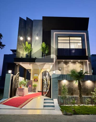 ORIGNAL ADD 05 MARLA ULTRA MODREN LUXURY VILLA NEAR TO PARK DIRECT APROACH TO MAIN BOULEVARD REASONABLE PRICE ORIGNAL PICS