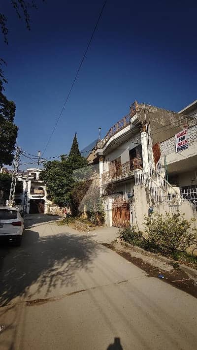 آئی ۔ 10 اسلام آباد میں 7 کمروں کا 6 مرلہ مکان 4.2 کروڑ میں برائے فروخت۔