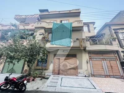 سبزہ زار سکیم لاہور میں 6 کمروں کا 5 مرلہ مکان 2.6 کروڑ میں برائے فروخت۔