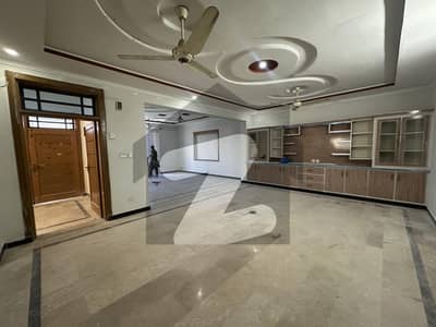 سوان گارڈن اسلام آباد میں 5 کمروں کا 10 مرلہ مکان 1.25 لاکھ میں کرایہ پر دستیاب ہے۔