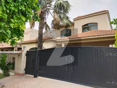 ONE KANAL BEAUTIFULL HOUSE AVALIABLE FOR RENT IN DHA DEFANCE PHASE 4