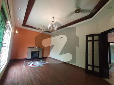 ڈی ایچ اے فیز 3 ڈیفنس (ڈی ایچ اے),لاہور میں 5 کمروں کا 1 کنال مکان 2.5 لاکھ میں کرایہ پر دستیاب ہے۔ ڈی ایچ اے فیز 3 ڈیفنس (ڈی ایچ اے),لاہور میں 5 کمروں کا 1 کنال مکان 2.5 لاکھ میں کرایہ پر دستیاب ہے۔