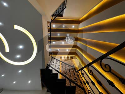 لیک سٹی رائیونڈ روڈ,لاہور میں 4 کمروں کا 5 مرلہ مکان 3.05 کروڑ میں برائے فروخت۔