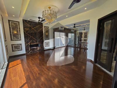 ڈی ایچ اے فیز 7 ڈیفنس (ڈی ایچ اے),لاہور میں 5 کمروں کا 1 کنال مکان 3.3 لاکھ میں کرایہ پر دستیاب ہے۔