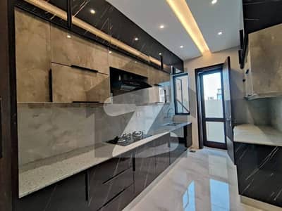 لیک سٹی رائیونڈ روڈ,لاہور میں 4 کمروں کا 5 مرلہ مکان 2.65 کروڑ میں برائے فروخت۔