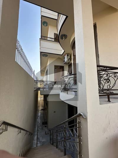 ڈی ۔ 17 اسلام آباد میں 7 کمروں کا 1 کنال مکان 7.5 کروڑ میں برائے فروخت۔