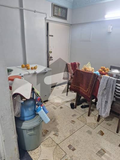 گلستانِِ جوہر ۔ بلاک 18 گلستانِ جوہر,کراچی میں 2 کمروں کا 4 مرلہ فلیٹ 1.3 کروڑ میں برائے فروخت۔