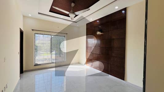 10 Marla Brand USED House For sale In Lake City Sector M2a