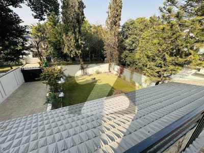 Beautiful Renovated With Garden House For Rent