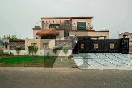 ڈی ایچ اے فیز 6 - بلاک ایل فیز 6,ڈیفنس (ڈی ایچ اے),لاہور میں 1 کنال رہائشی پلاٹ 6.1 کروڑ میں برائے فروخت۔