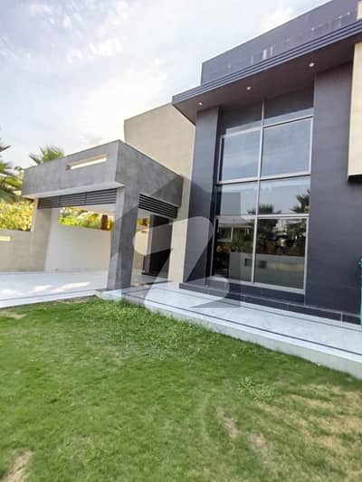 Beautiful House for rent with lawn