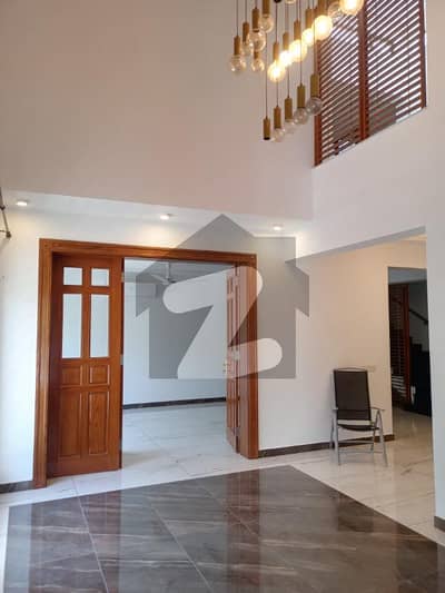 ایف ۔ 7 اسلام آباد میں 6 کمروں کا 1 کنال مکان 11.0 لاکھ میں کرایہ پر دستیاب ہے۔